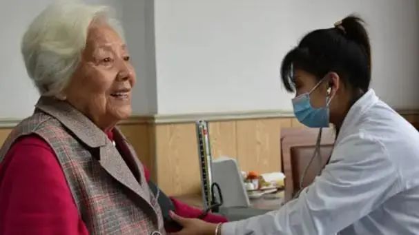 医生提醒：60岁以后做体检，没必要每项都做，做好5个检查即可