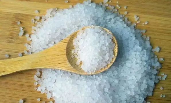 花生是骨质疏松的“发物”？医生：想要骨头好，可多吃这5物