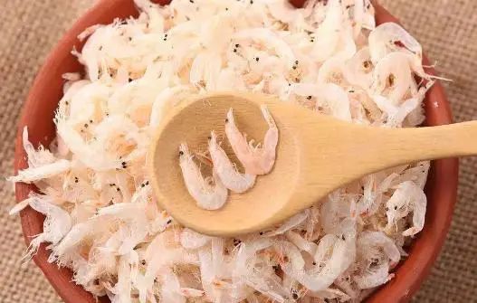 花生是骨质疏松的“发物”？医生：想要骨头好，可多吃这5物