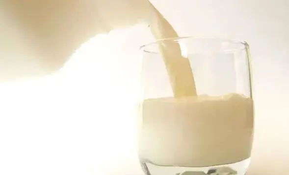 花生是骨质疏松的“发物”？医生：想要骨头好，可多吃这5物