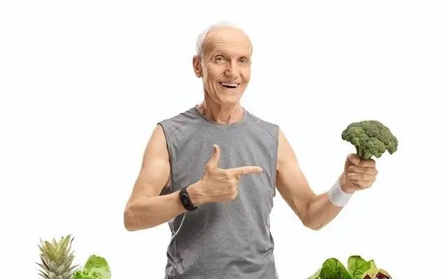 年龄越大越要多吃肉？医生建议：过了55岁，这三种肉尤其要多吃