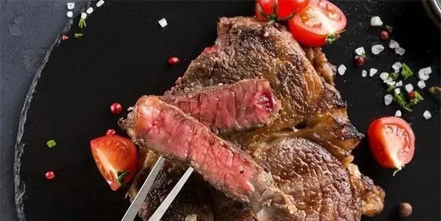 年龄越大越要多吃肉？医生建议：过了55岁，这三种肉尤其要多吃