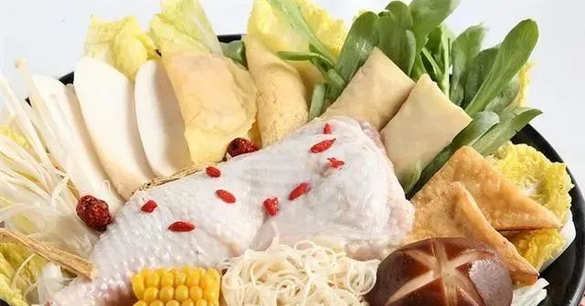 年龄越大越要多吃肉？医生建议：过了55岁，这三种肉尤其要多吃