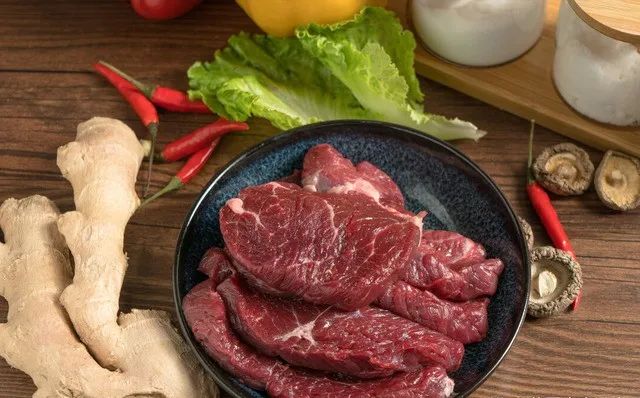 年龄越大越要多吃肉？医生建议：过了55岁，这三种肉尤其要多吃