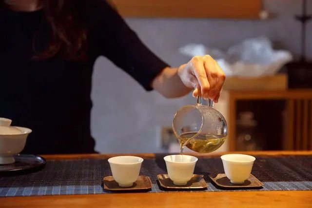 长期吸烟却又坚持喝茶的人，后来都怎么样了？医生终于给出答案