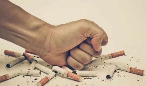 长期吸烟却又坚持喝茶的人，后来都怎么样了？医生终于给出答案