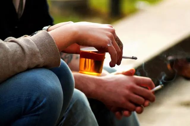 长期吸烟却又坚持喝茶的人，后来都怎么样了？医生终于给出答案