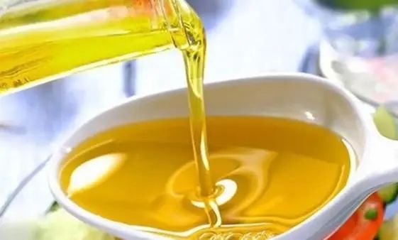 花生油、菜籽油、玉米油，哪种油健康？医生：这2种油或要少吃
