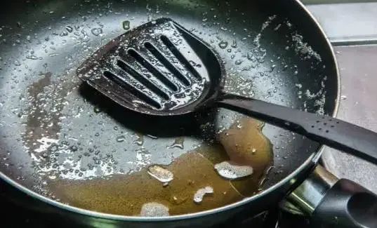 花生油、菜籽油、玉米油，哪种油健康？医生：这2种油或要少吃