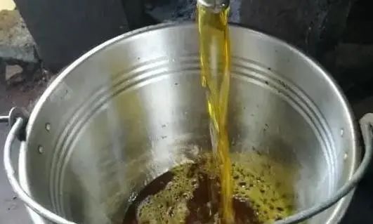 花生油、菜籽油、玉米油，哪种油健康？医生：这2种油或要少吃