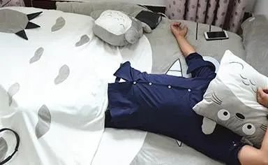 失眠的原因已发现，神经科医生：少碰“3黄”，失眠或许会改善