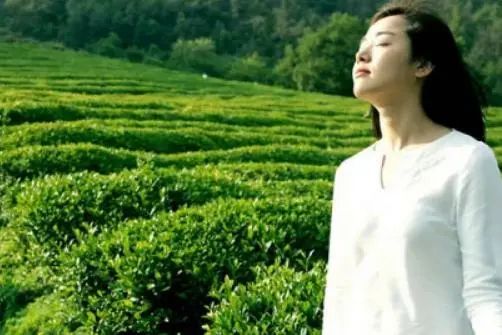经常打嗝，是胃肠有问题吗？医生：未必，或还有这6种情况