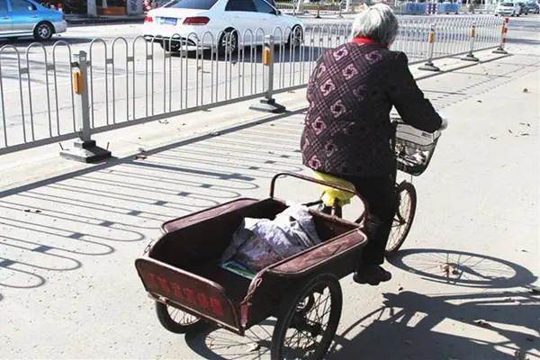64岁的阿姨，骨头年轻的像30多岁，她的3种生活习惯，值得学习
