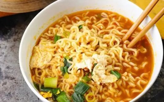 减肥不能碰“瓜子”吗？坦白说：不想腹部长赘肉，7类主食要忌口