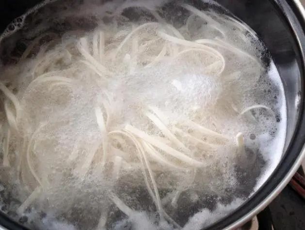 提醒糖尿病人：4种早餐升血糖，要少吃，2种早餐降血糖，可常吃