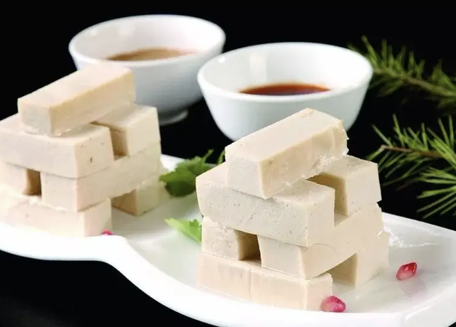 高血脂不能吃豆腐？医生：7种降脂食物常吃，血脂或“偷偷”下降