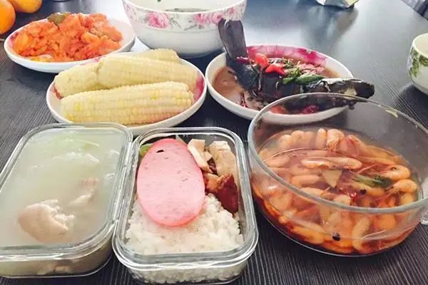 老年人“能吃是福”还是少吃为妙？饭量多与少，哪种更好？