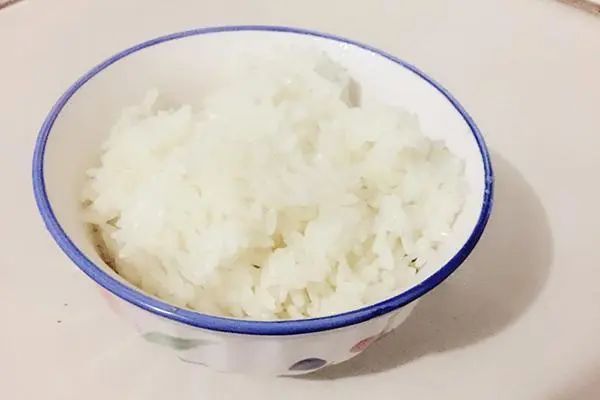 老年人“能吃是福”还是少吃为妙？饭量多与少，哪种更好？