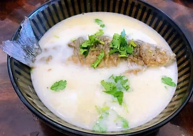 鲫鱼，曾经公认的淡水美味，为啥现在没人吃？看完原因感觉真不冤