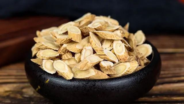 黄芪和它“天作之合”？搭配一起泡水喝，血管通畅，为健康护航