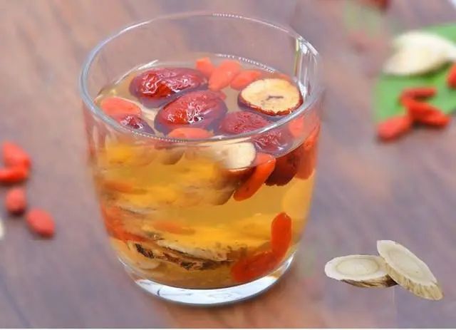 黄芪和它“天作之合”？搭配一起泡水喝，血管通畅，为健康护航
