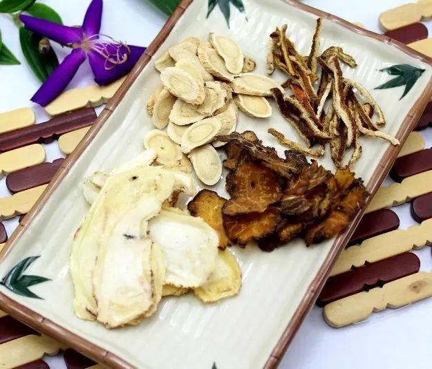 黄芪和它“天作之合”？搭配一起泡水喝，血管通畅，为健康护航