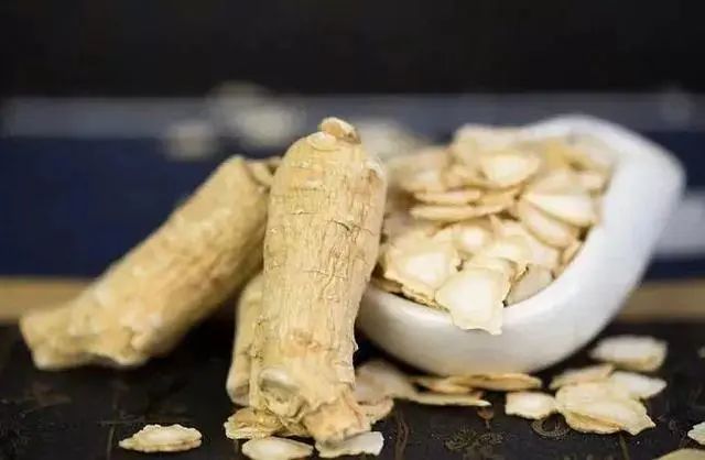 黄芪和它“天作之合”？搭配一起泡水喝，血管通畅，为健康护航