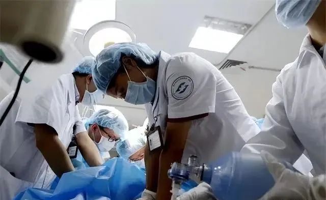 55岁大爷，糖尿病离世，医生忠告：高血糖的人，3种蔬菜要少吃