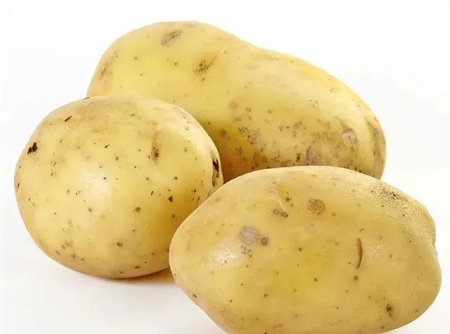 55岁大爷，糖尿病离世，医生忠告：高血糖的人，3种蔬菜要少吃