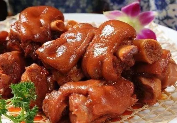 高血脂人群：猪蹄、鸡蛋和牛奶，哪一个能吃？医生告诉你答案