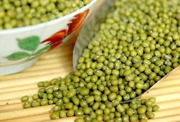 绿豆和“它是”搭配，每天喝点，帮助排湿气、提高肾脏功能