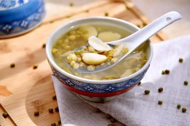绿豆和“它是”搭配，每天喝点，帮助排湿气、提高肾脏功能