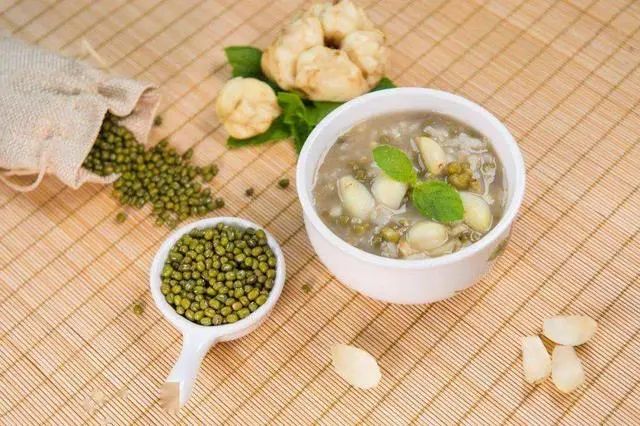 绿豆和“它是”搭配，每天喝点，帮助排湿气、提高肾脏功能