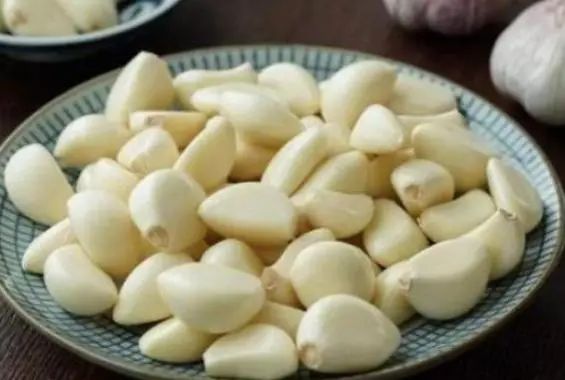 坚持天天吃“大蒜”的人，最后得到了什么呢？医生给出答案