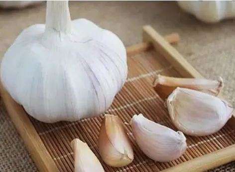 坚持天天吃“大蒜”的人，最后得到了什么呢？医生给出答案