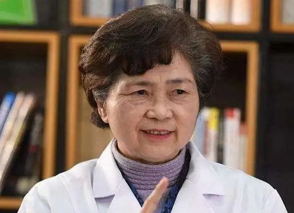 “开水冲鸡蛋”滴香油，坚持喝，身体会咋样？消化科主任说出实话