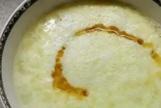 “开水冲鸡蛋”滴香油，坚持喝，身体会咋样？消化科主任说出实话