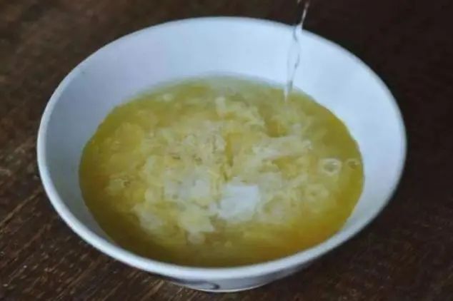 “开水冲鸡蛋”滴香油，坚持喝，身体会咋样？消化科主任说出实话