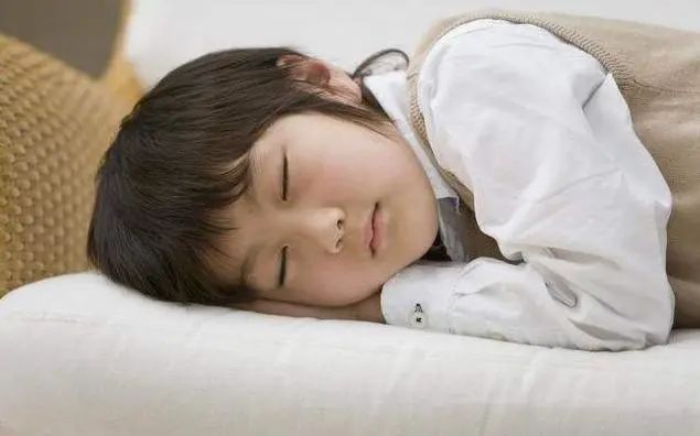 孩子晚上超过9点还不睡，会影响到身高发育？父母别再傻傻误信了