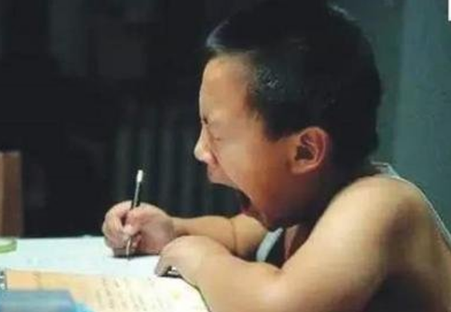 孩子晚上超过9点还不睡，会影响到身高发育？父母别再傻傻误信了