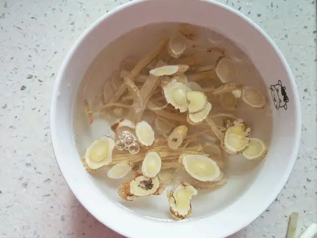 常喝黄芪水补气养血，但3种人喝了，可能是“自找麻烦”