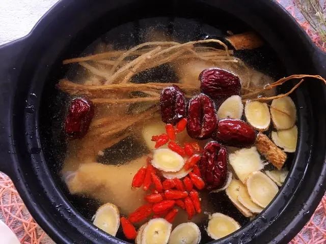 常喝黄芪水补气养血，但3种人喝了，可能是“自找麻烦”