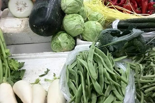 牛奶能补钙，为何天天喝还骨质疏松？提醒：忽视2点，再喝也没用
