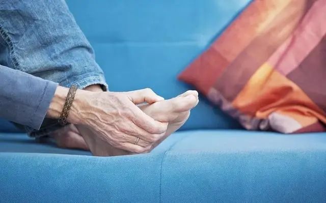 苦瓜能降尿酸吗？医生：这4种食物才是降尿酸能手，平时不妨多吃