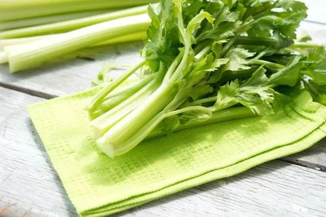 苦瓜能降尿酸吗？医生：这4种食物才是降尿酸能手，平时不妨多吃