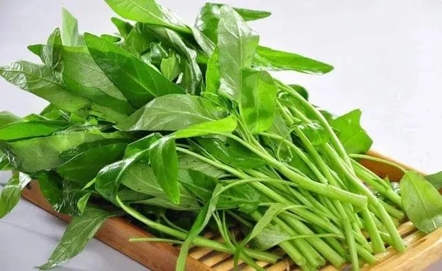 苦瓜能降尿酸吗？医生：这4种食物才是降尿酸能手，平时不妨多吃