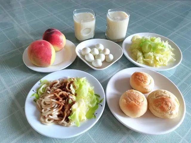 不建议早餐吃的食物，油条上榜，这几种可能不少人在吃