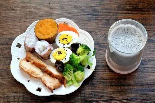 不建议早餐吃的食物，油条上榜，这几种可能不少人在吃