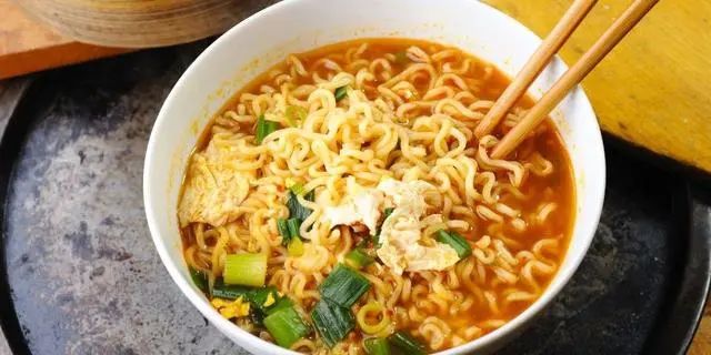 不建议早餐吃的食物，油条上榜，这几种可能不少人在吃