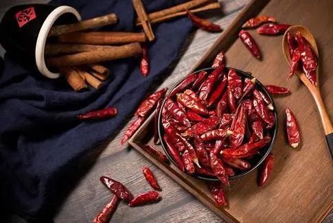 长期吃辣椒，对身体是有益还是有害？医生：这5类人尽量少吃辣椒